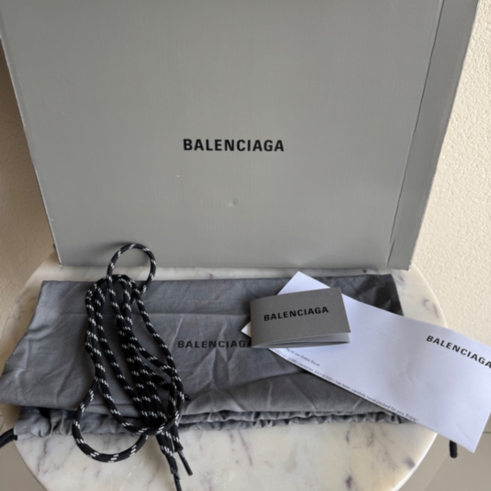 Balenciaga Triple S Sneakers Women - Picture 5 of 5